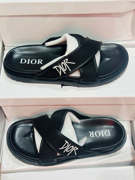 Sandales de luxe Dior & Prada