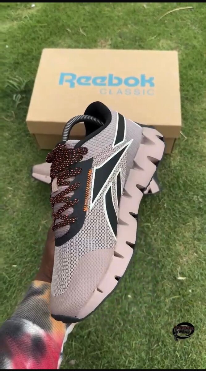 BASKETS REEBOK CLASSIC