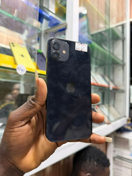 iPhone 12 Noir 2nd main