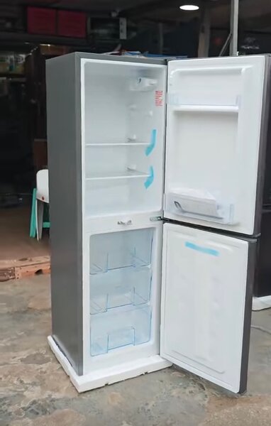 Réfrigérateur moderne 220L