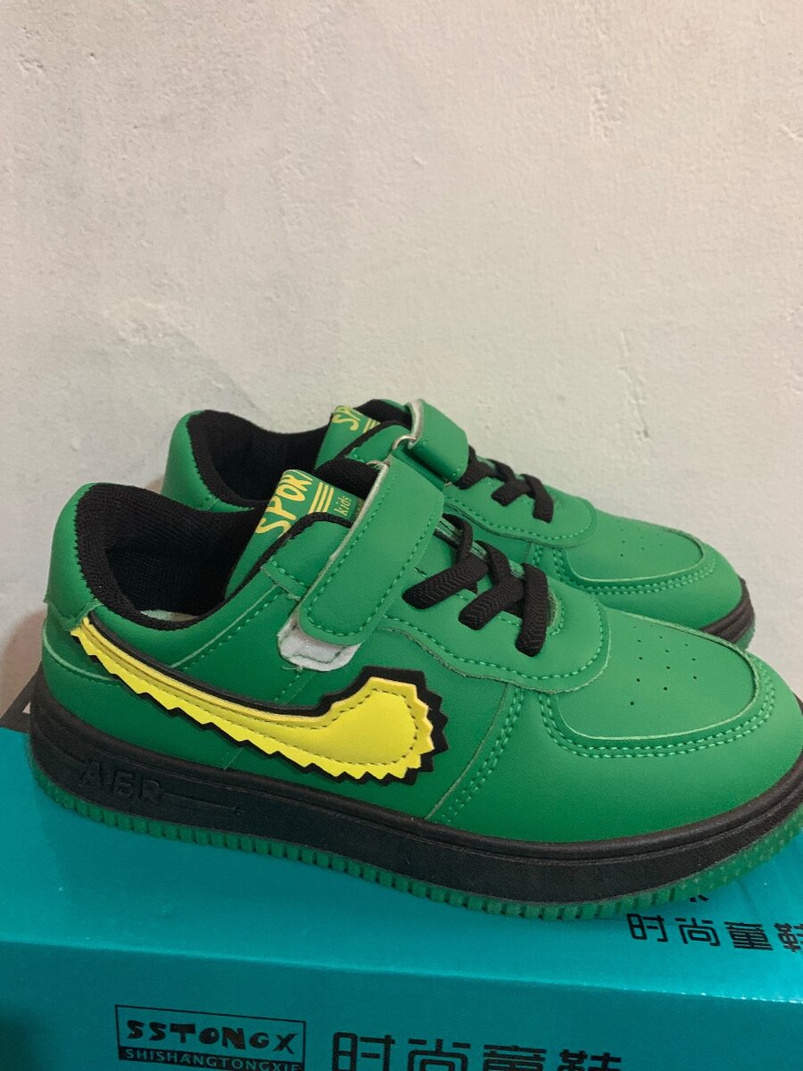 Sports kids sneakers