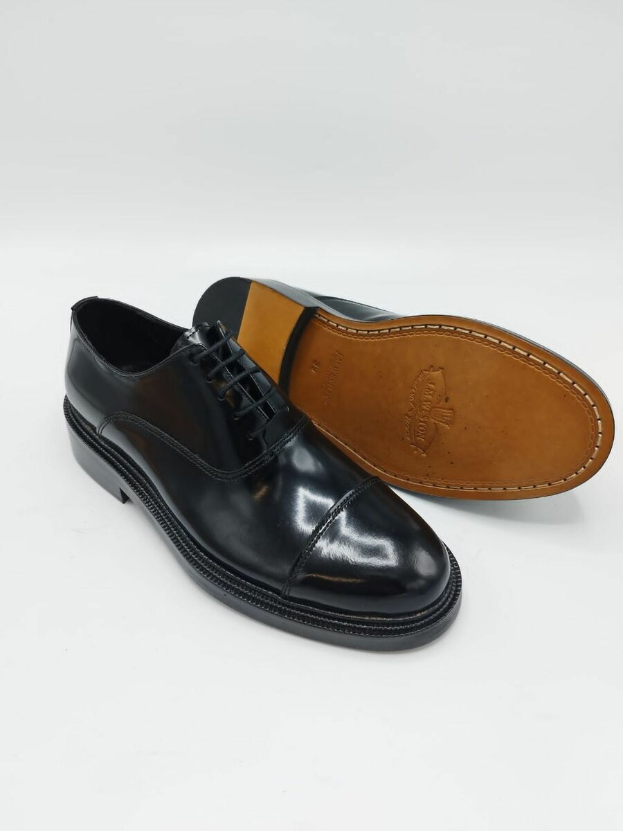 Dress shoe