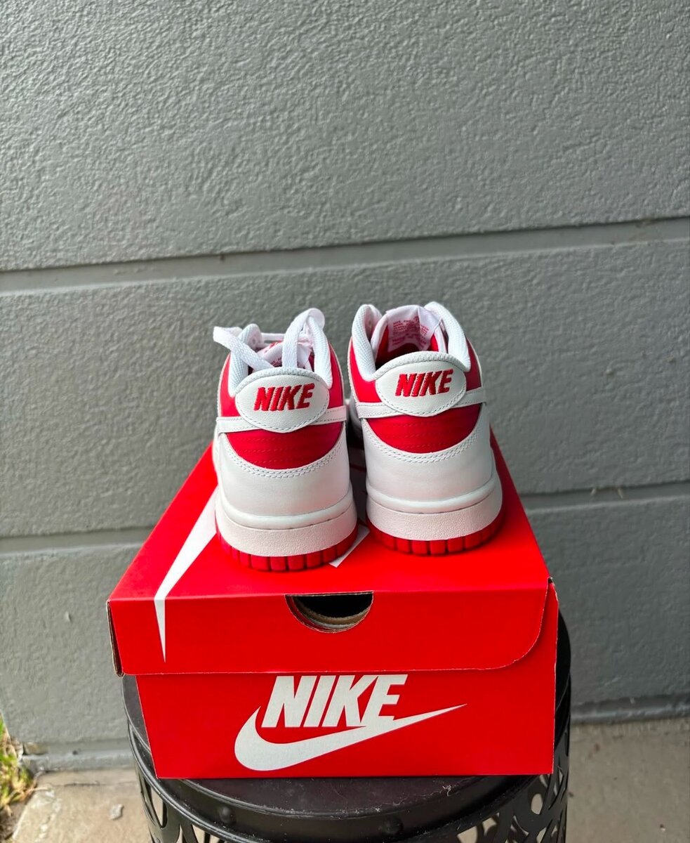 Jordan 1 red vala