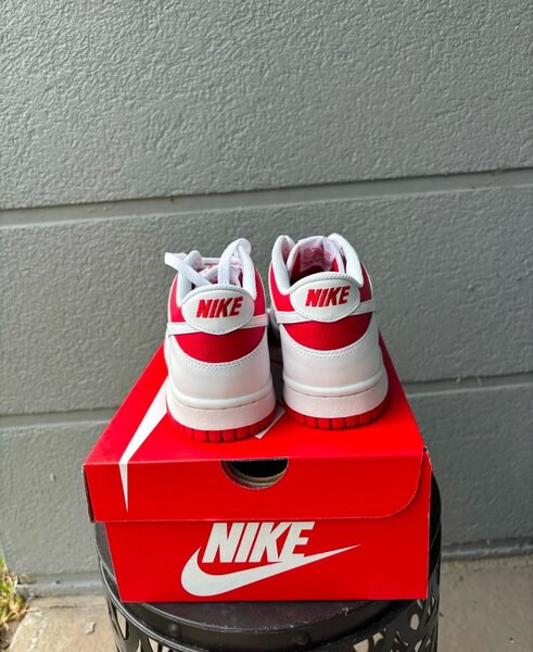 Jordan 1 red vala