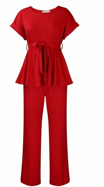 Combinaison rouge élégante femme