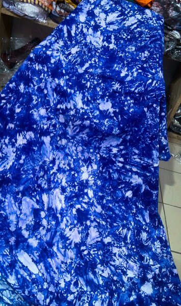 distingué bleu