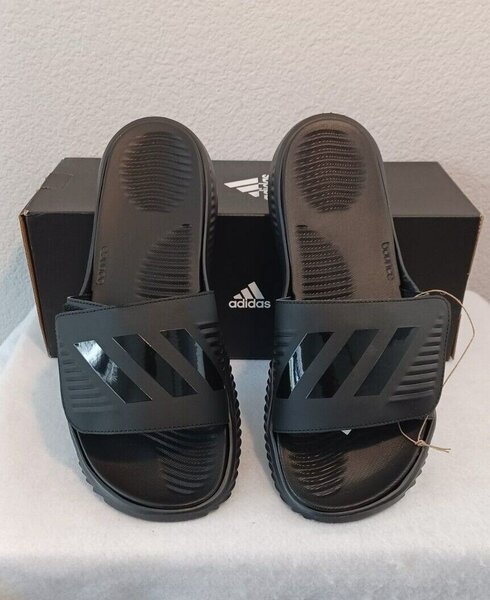Sandales Adidas original dans carton