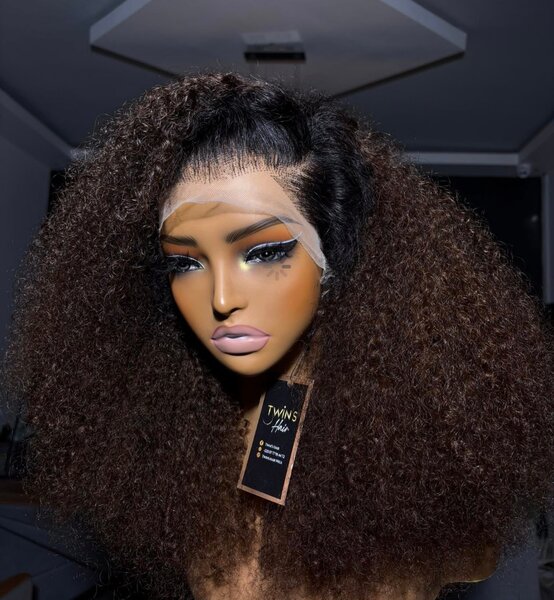 Perruque bouclée naturelle