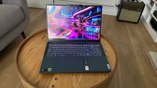 LENOVO YOGA PRO 9 16IMH9 2024