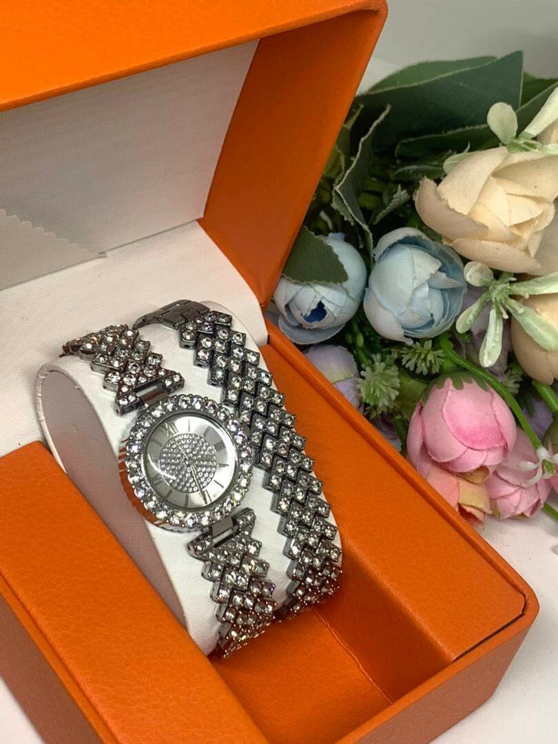 Ladies Wristwatch and Bracelet