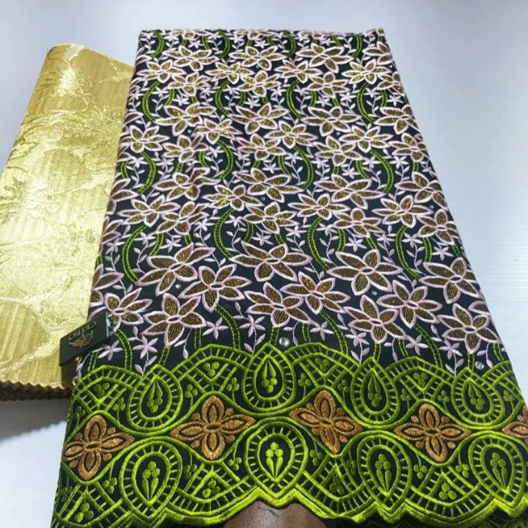 Tissu Brodé Africain Élégant