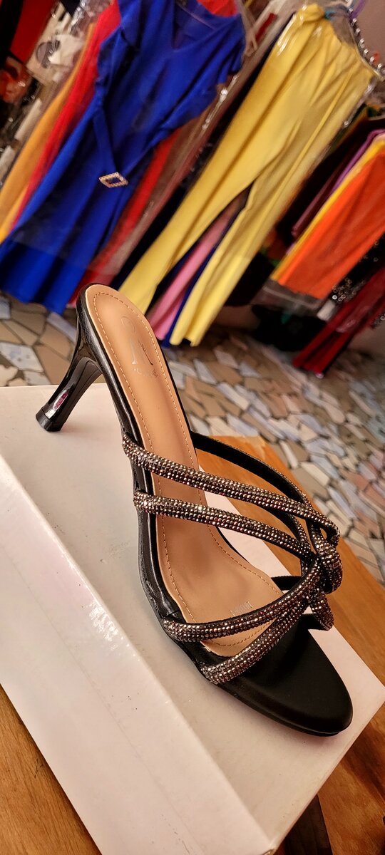 Sandales à talons strassées