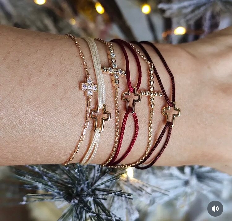 Bracelets modernes croix dorées