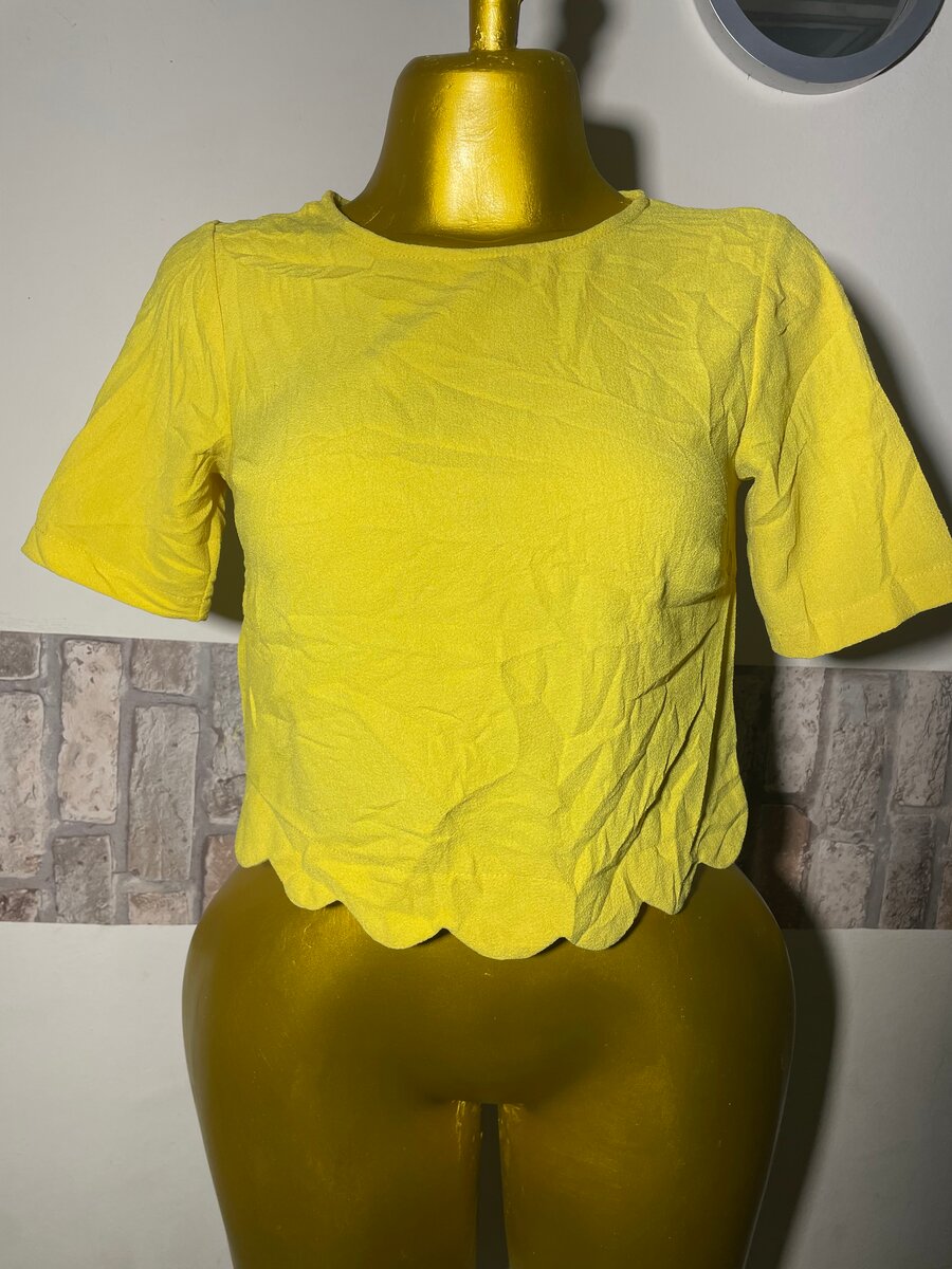 T-shirt jaune à manches courtes