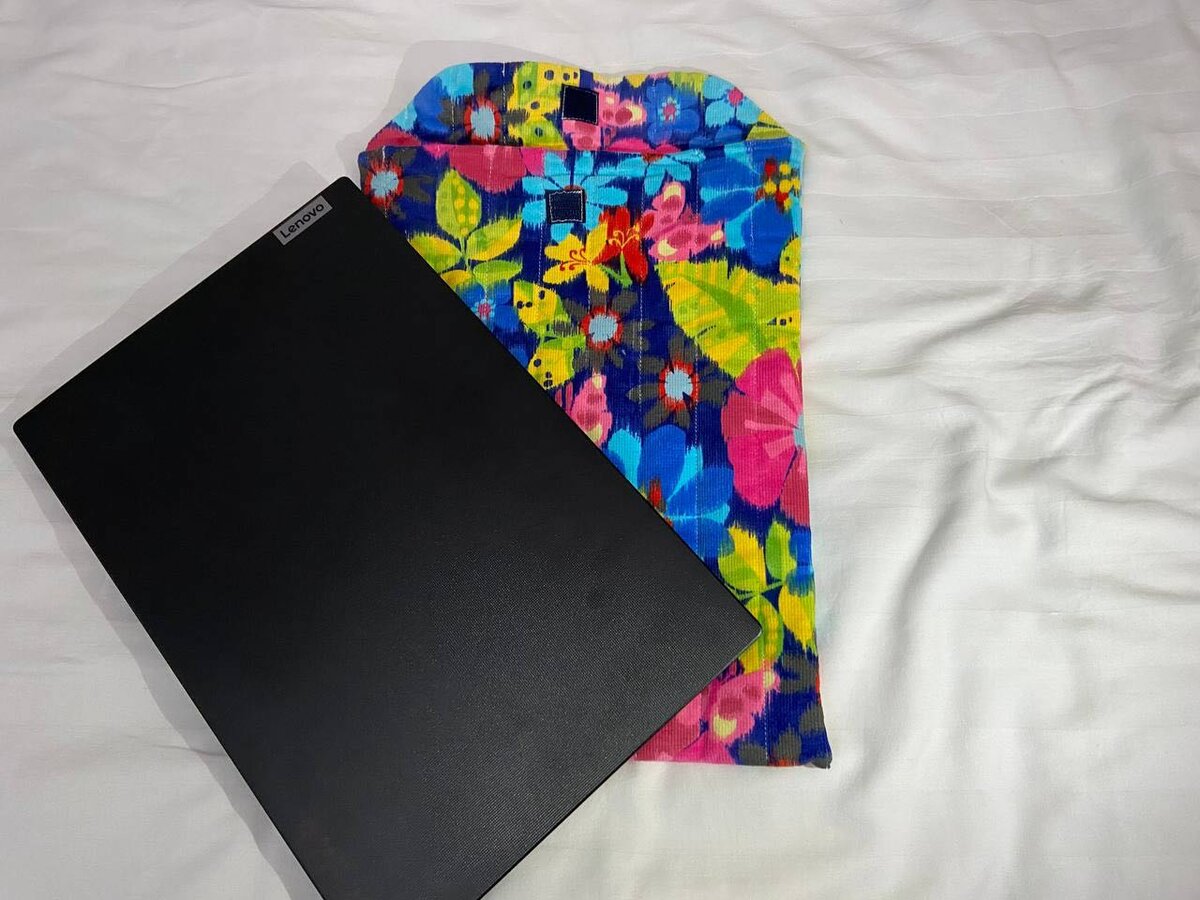 Косметички и чехол для ноутбуков