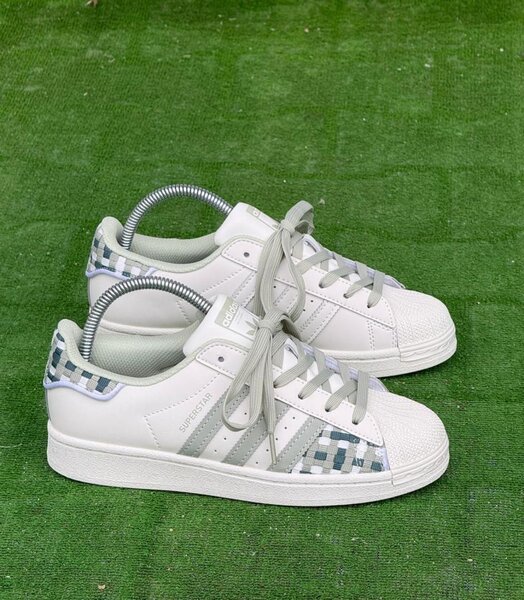 Baskets blanches modernes