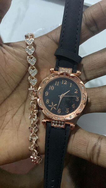 Montre élégante femme