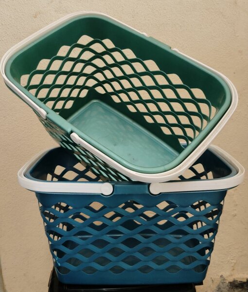 Paniers à linge empilables colorés