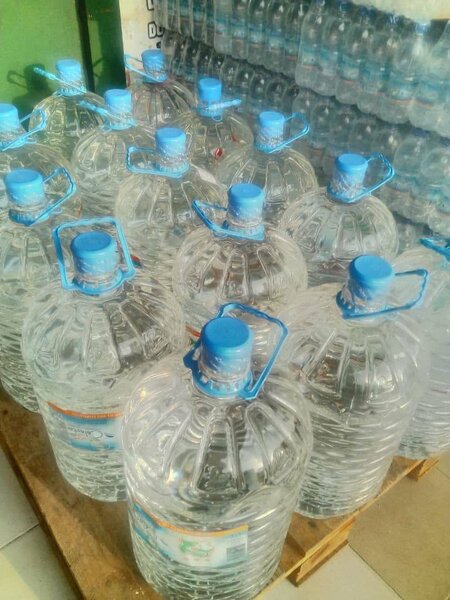 Eau en bouteille 17L