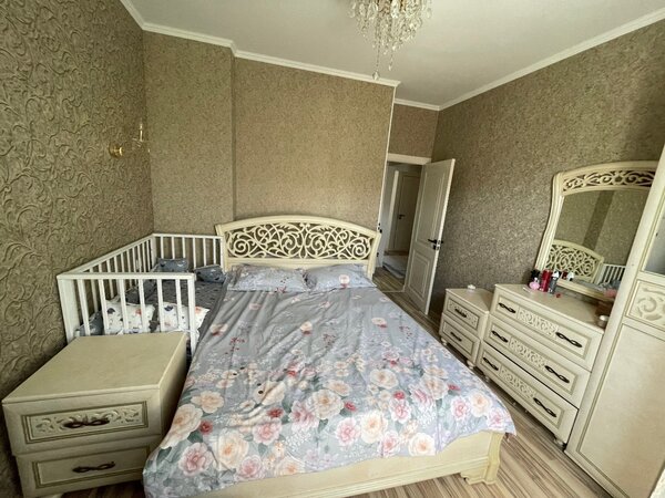 Продается спальный гарнитур