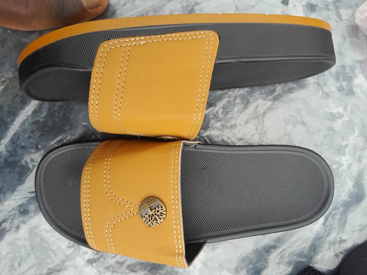 Sandales homme en cuir jaune