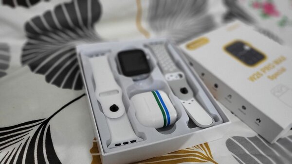 MONTRE CONNECTÉE +AIRPOD PRO 5+ 2 BRACELETS