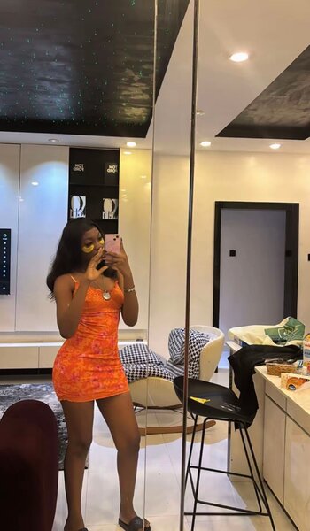 Robe moulante orange élégante