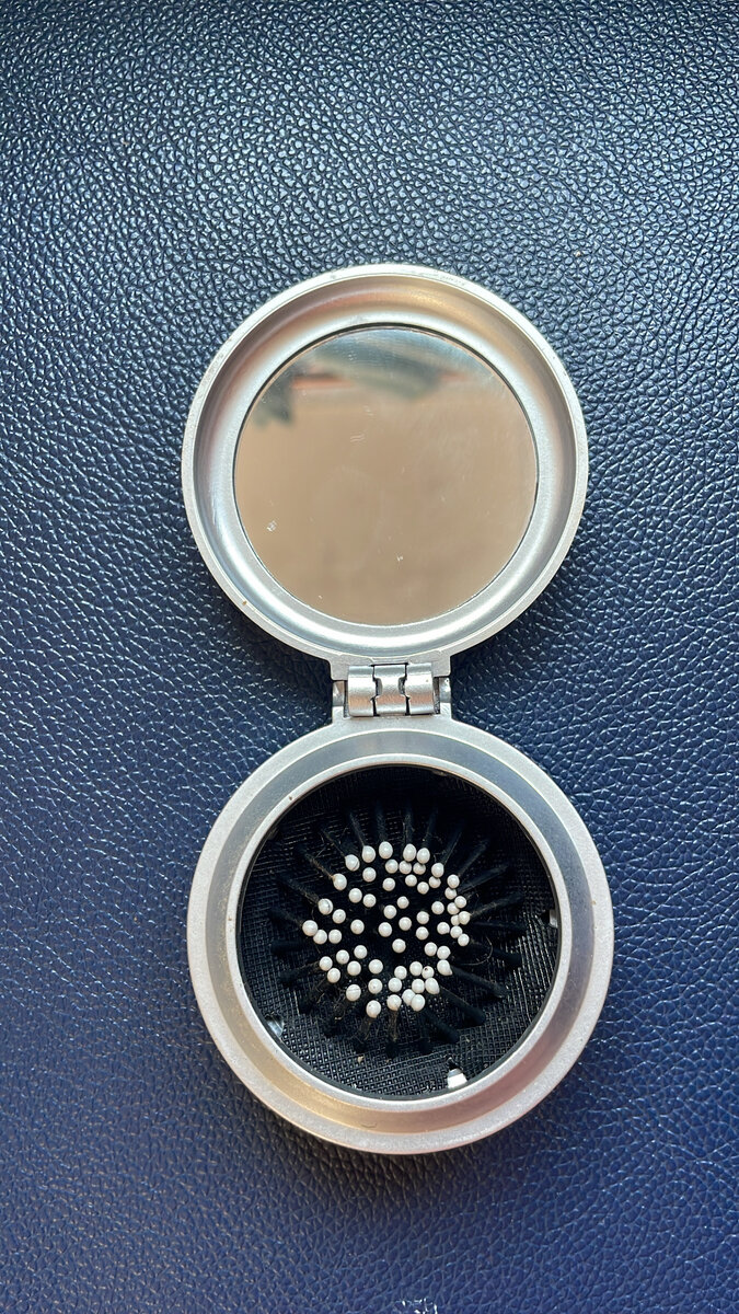 Brosse de poche avec miroir