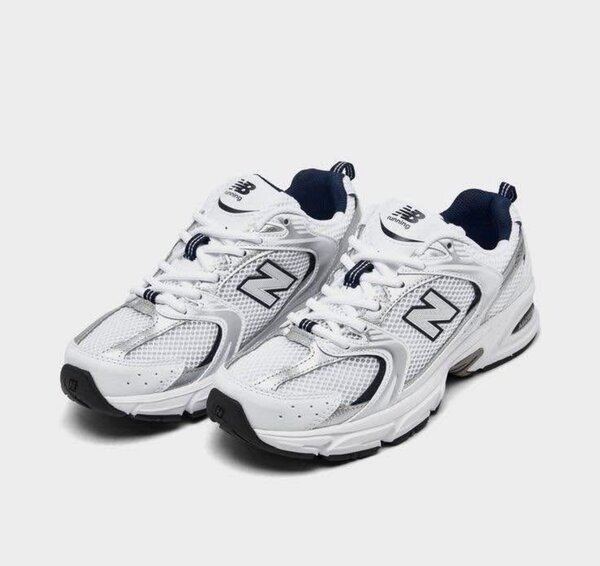 Baskets de course blanches modernes