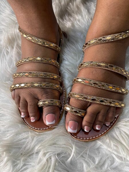 Sandales multi-lanières brillantes