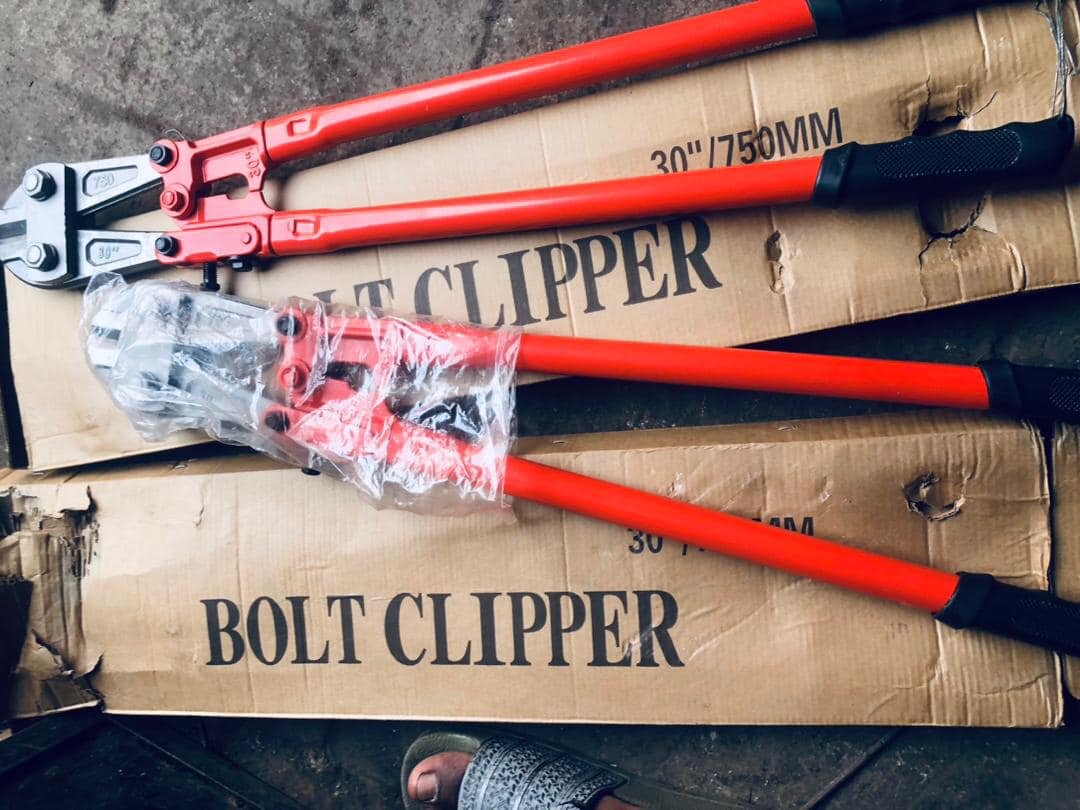 Bolt clipper 