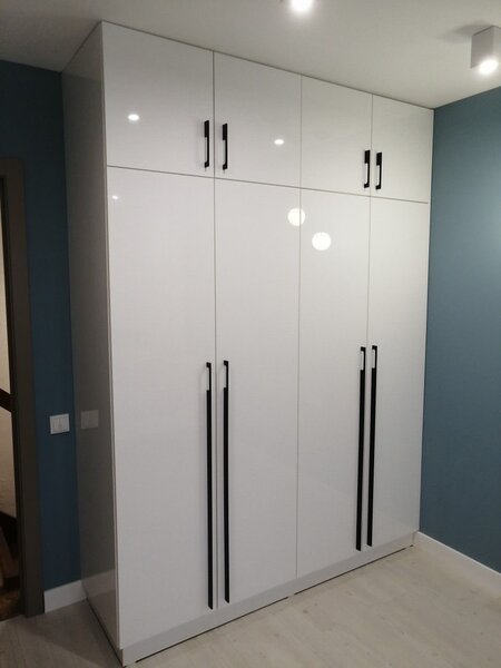 Armoire moderne blanche