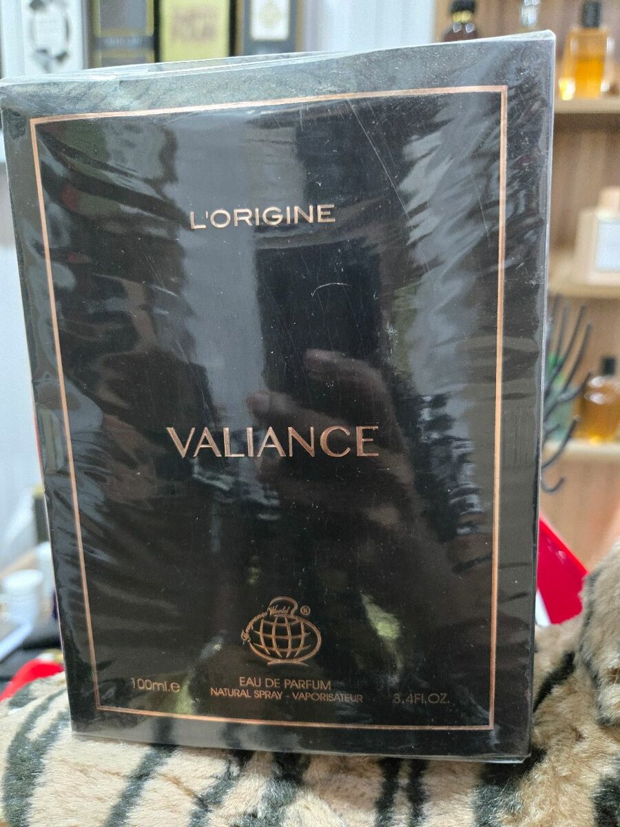 Parfum Divine, Valiance & Intro