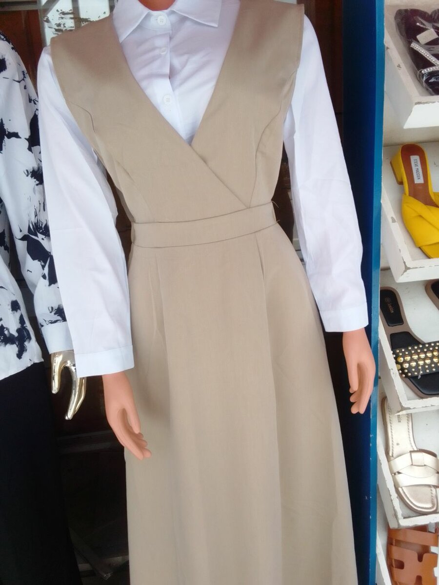 Robe longue élégante beige