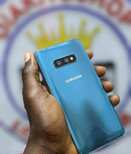 Samsung Galaxy S10 smartphone