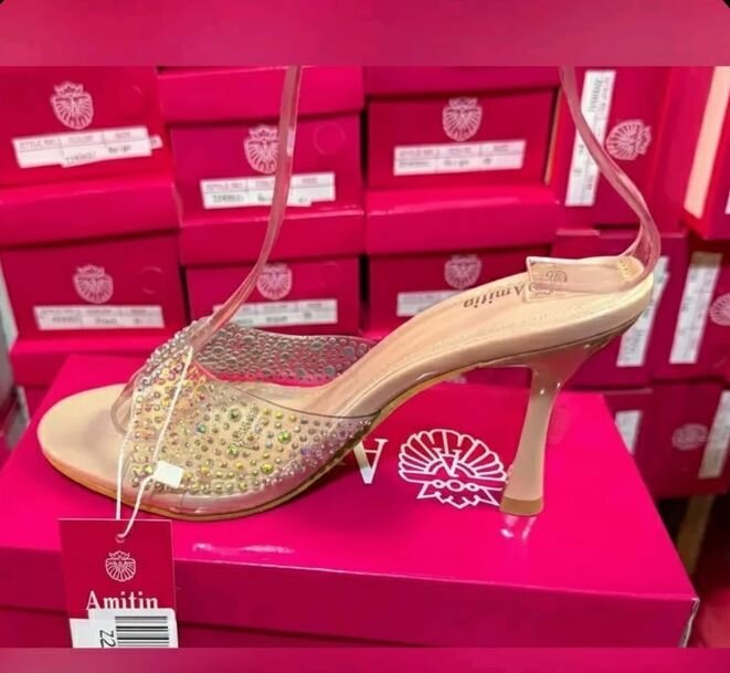 Sandales à talons ornées