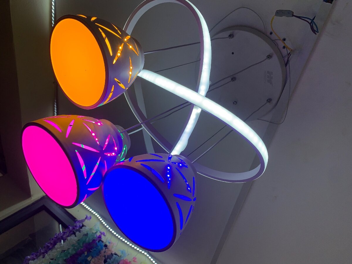 Lampadaire LED multicolore