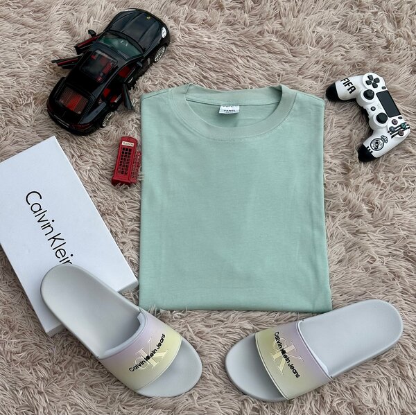 T-shirt et Claquettes Homme