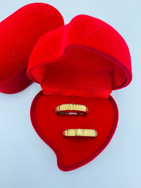 Alliances en or élégantes