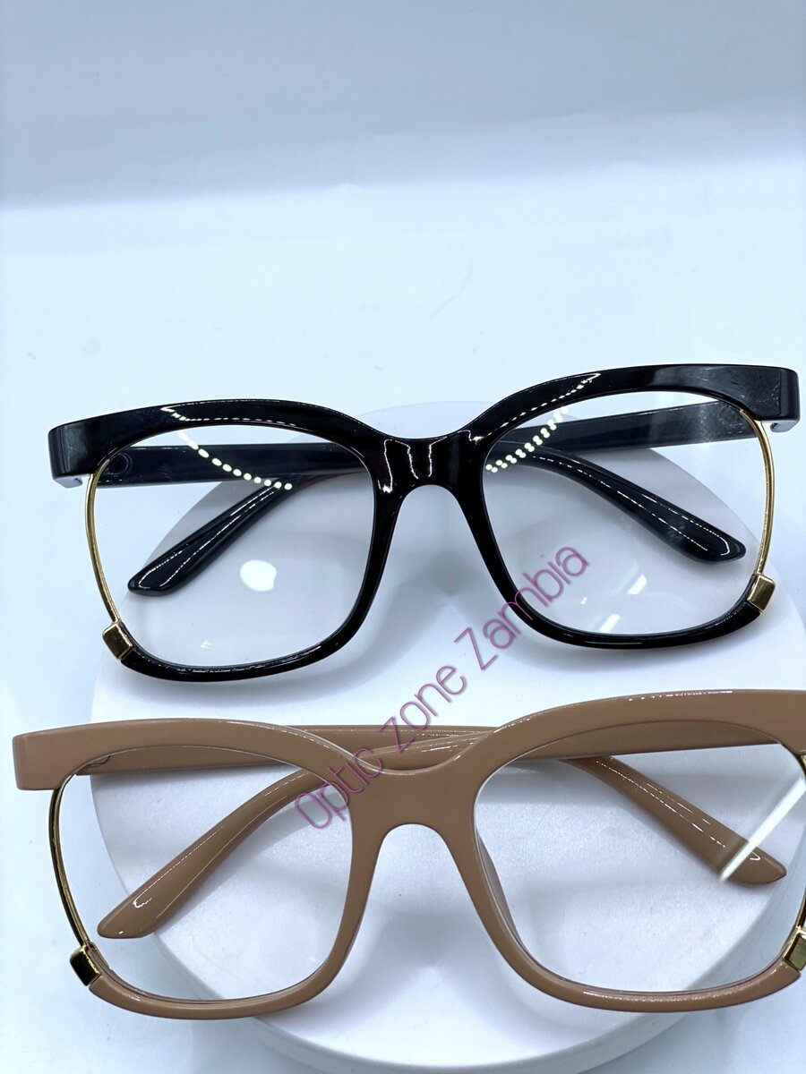 Optical frames in store
