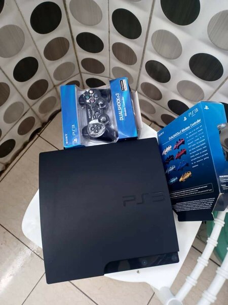 Console de jeu PS3 Slim avec manette