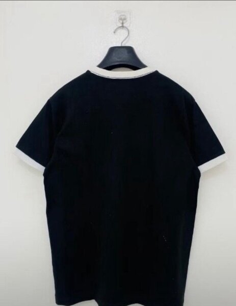 T-shirt noir cerises