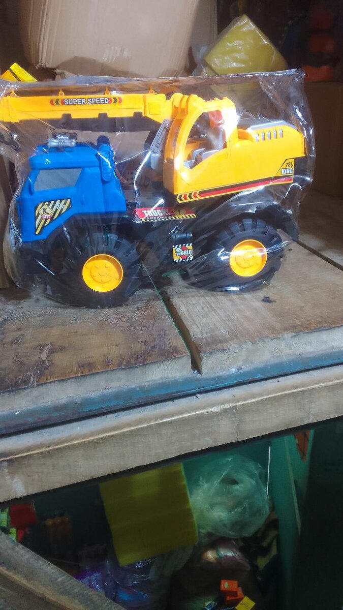 Camion jouet grue en plastique