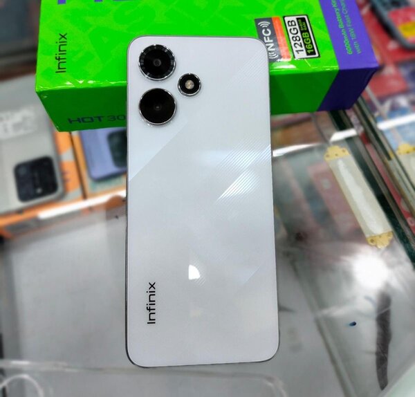 Infinix Hot 30 128GB Blanc