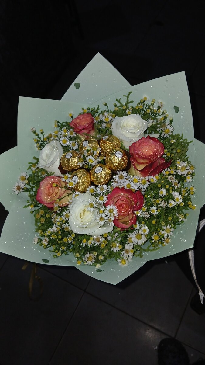 Bouquet de fleurs et chocolats