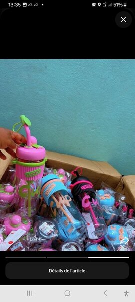 Bouteille d'eau avec paille