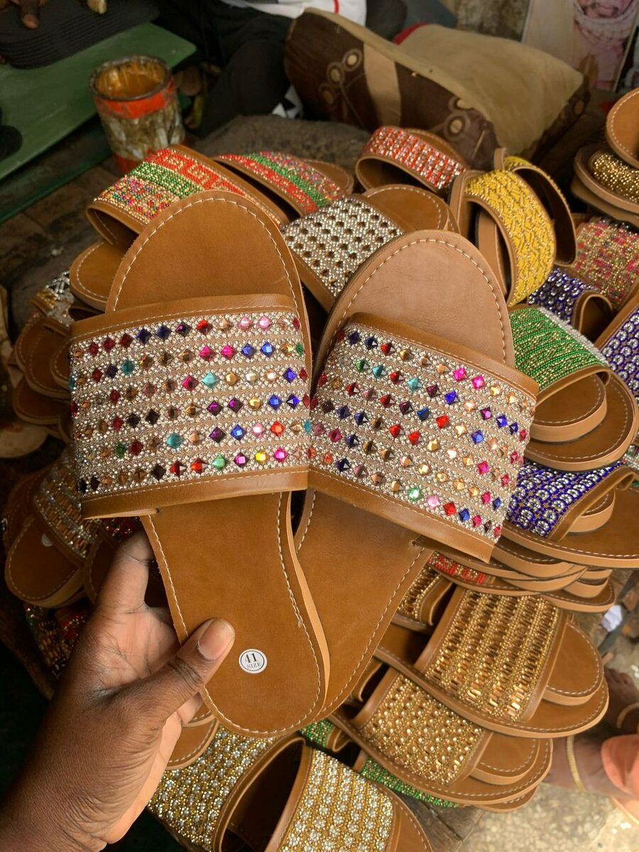 Sandales festivales élégantes