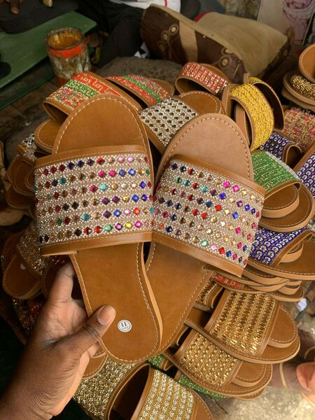 Sandales festivales élégantes