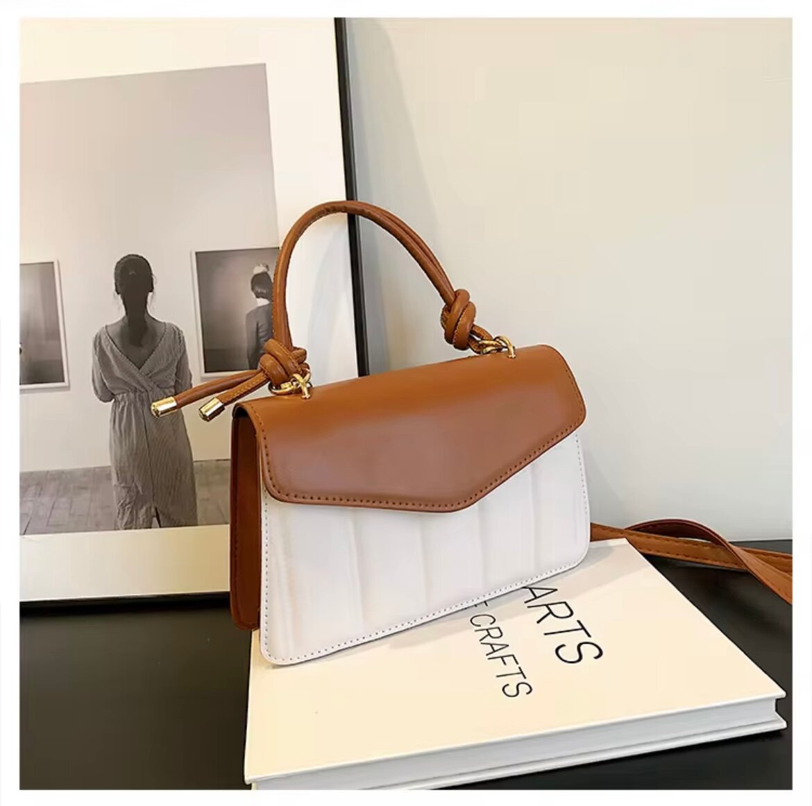 Sac à main élégant bicolore