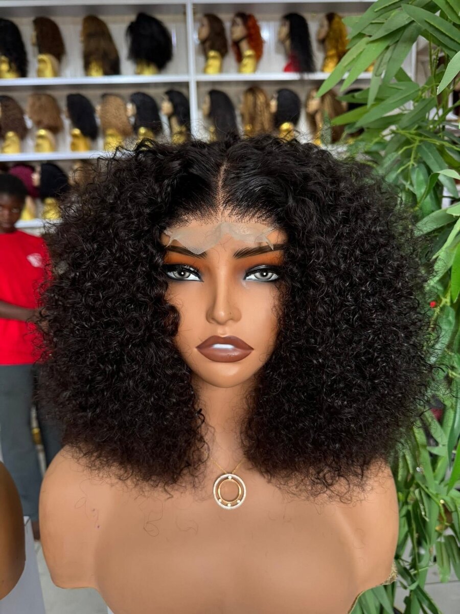 Perruque Bouclée en Dentelle